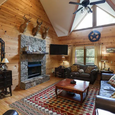 3-Story Private Cabin With Hot Tub And Fire Pit